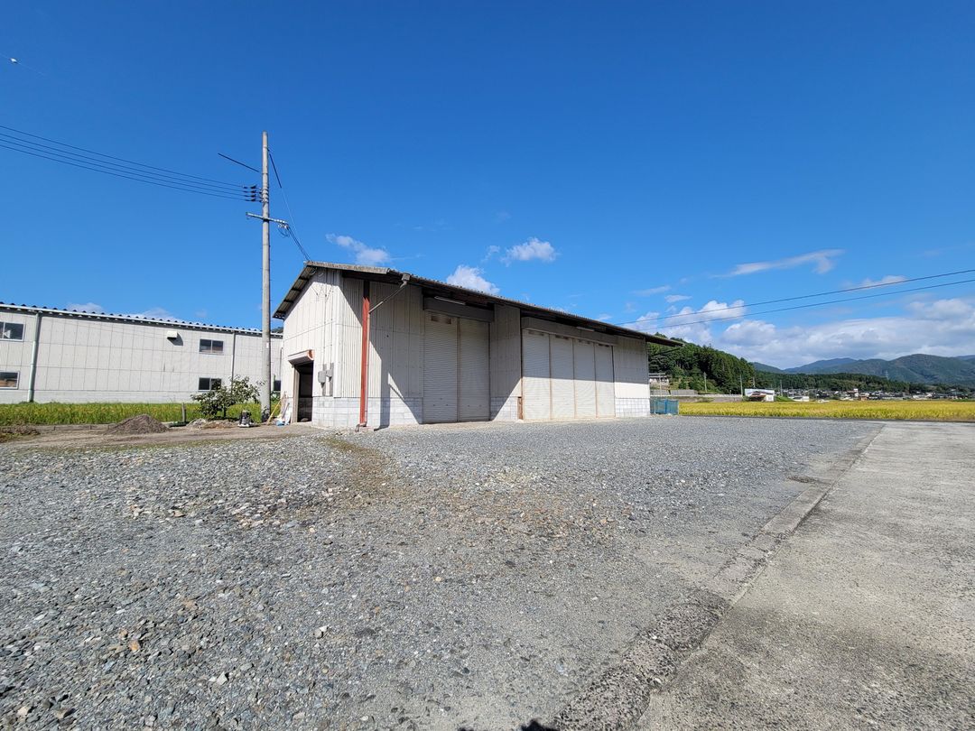 Warehouse for Sale in Maniwa, Okayama - 941 sqm Land, Lift, Crane - Thumbnail 3