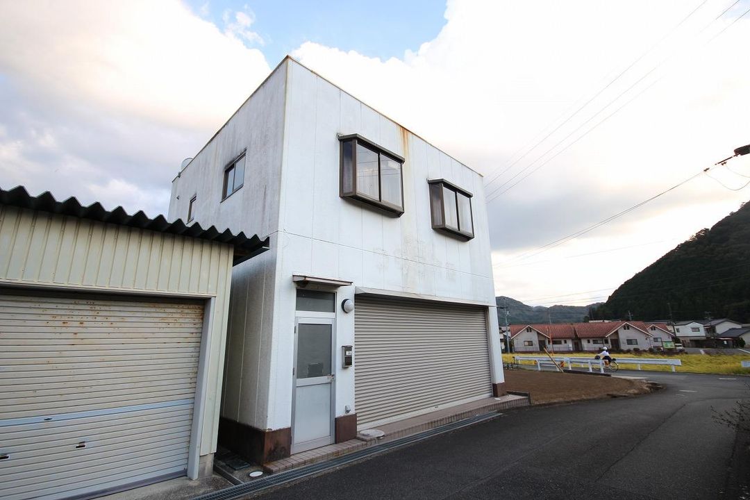 Commercial Office & Warehouse for Sale in Maniwa, Okayama - Thumbnail 2