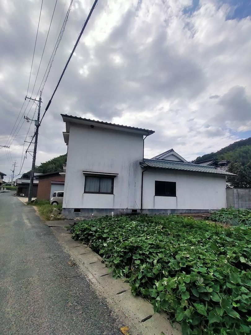 480 sqm Rural Land with Old House in Kasaoka, Okayama - Thumbnail 3