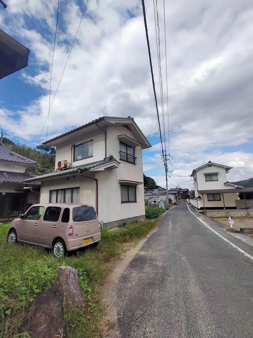 480 sqm Rural Land with Old House in Kasaoka, Okayama - Thumbnail 2