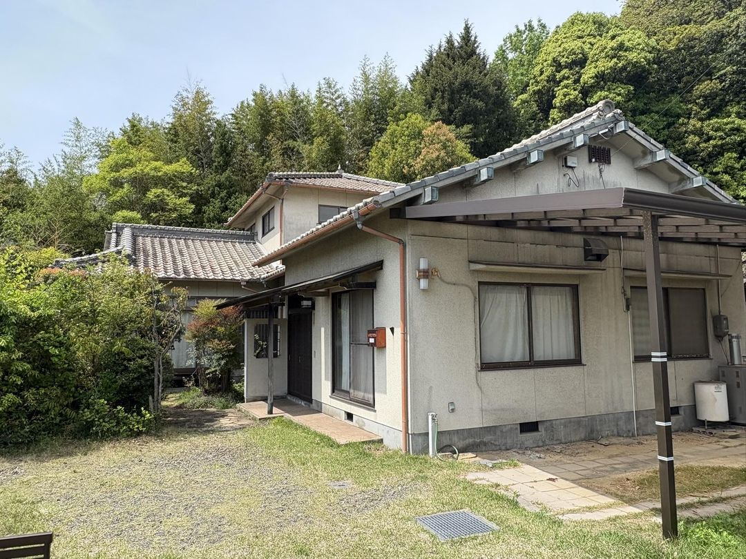 6LDK Resale House on 423 sqm Land in Satosho Town, Okayama - Image 1