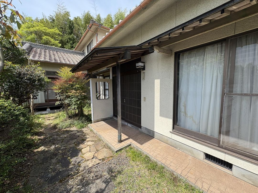 6LDK Resale House on 423 sqm Land in Satosho Town, Okayama - Thumbnail 2