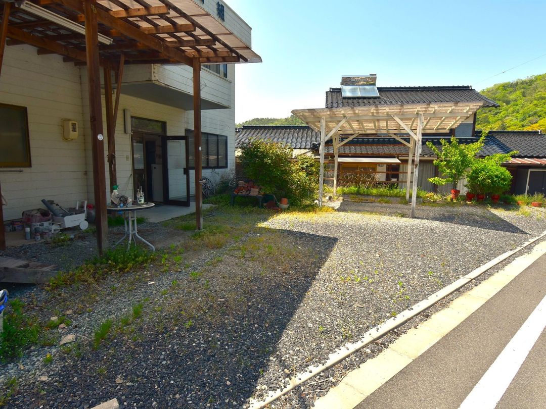 Versatile Shop & 2LDK Home for Sale in Mimasaka, Okayama - Thumbnail 2