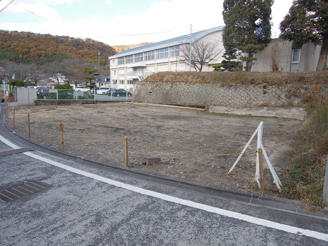 105 Tsubo South-Facing Residential Land for Sale in Kasaoka, Okayama - Thumbnail 3