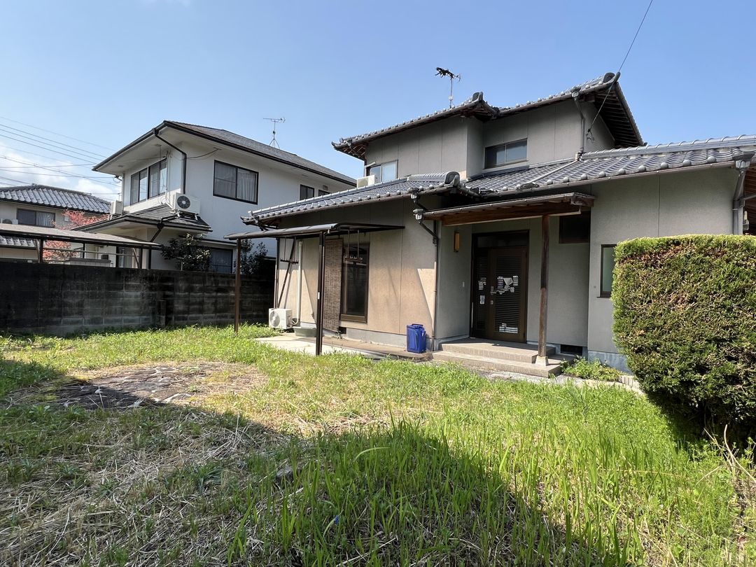 Renovated 4DK House for Sale in Tsuyama, Okayama - Thumbnail 2