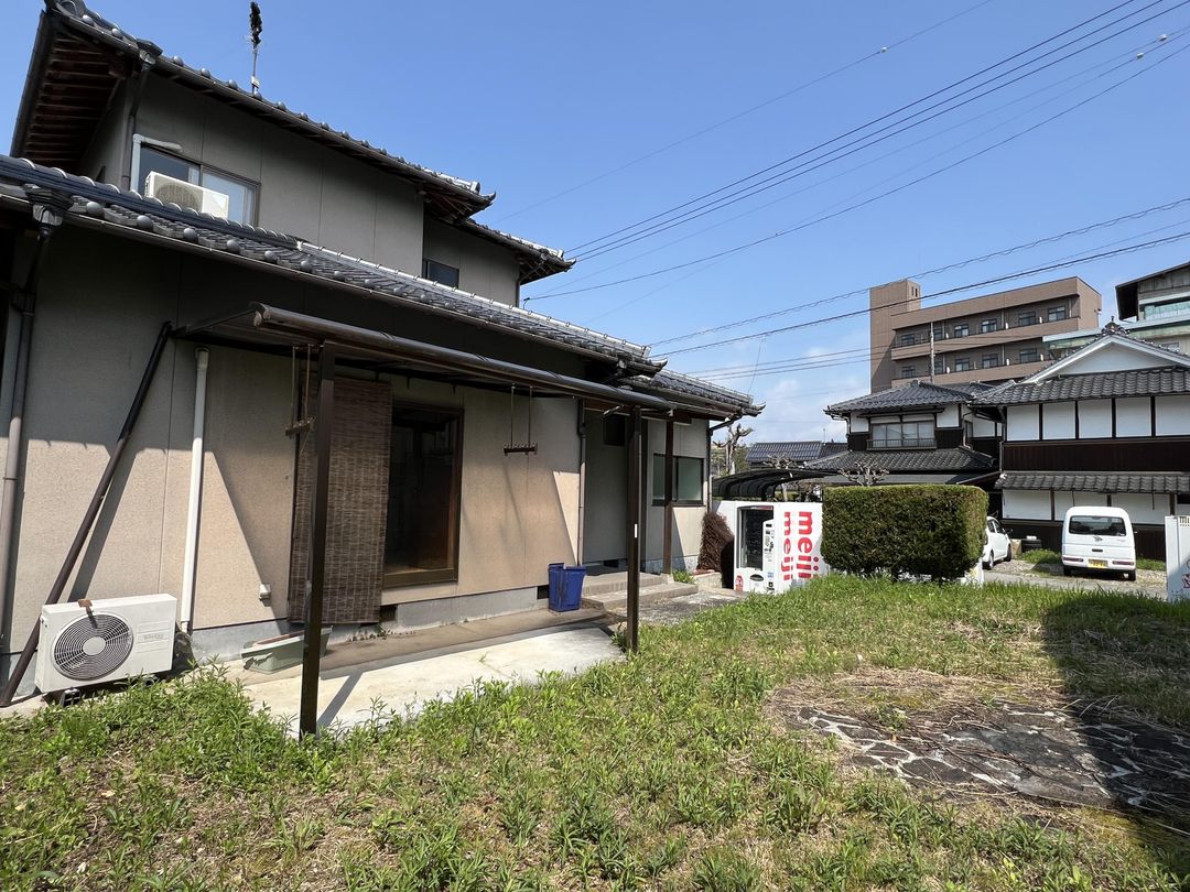 Renovated 4DK House for Sale in Tsuyama, Okayama - Thumbnail 3
