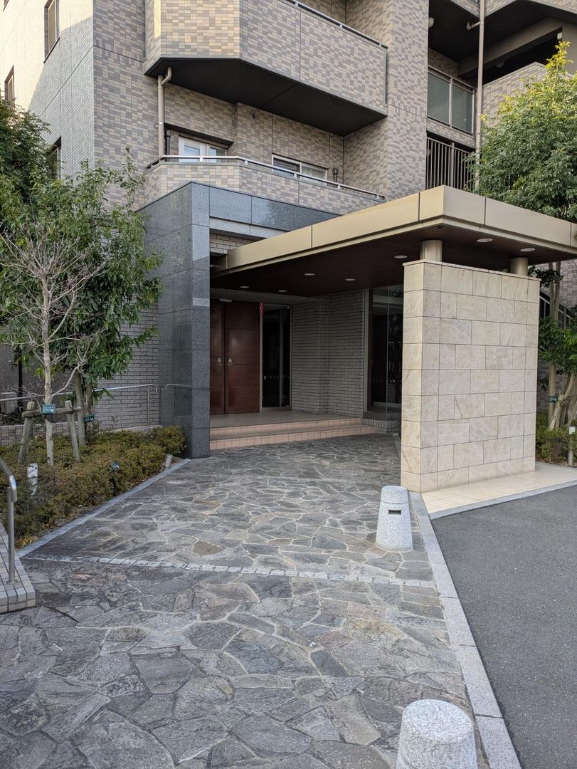 2SLDK Top-Floor Apartment in Okayama City for Sale - Thumbnail 2