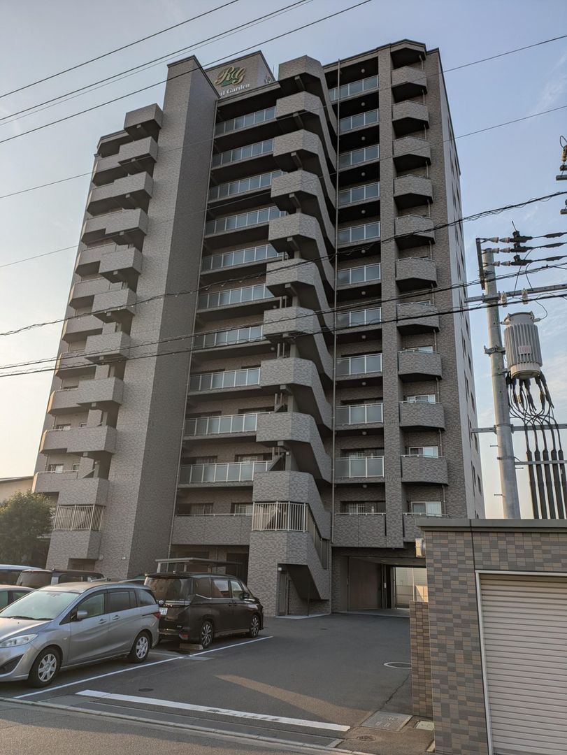 2SLDK Top-Floor Apartment in Okayama City for Sale - Thumbnail 3