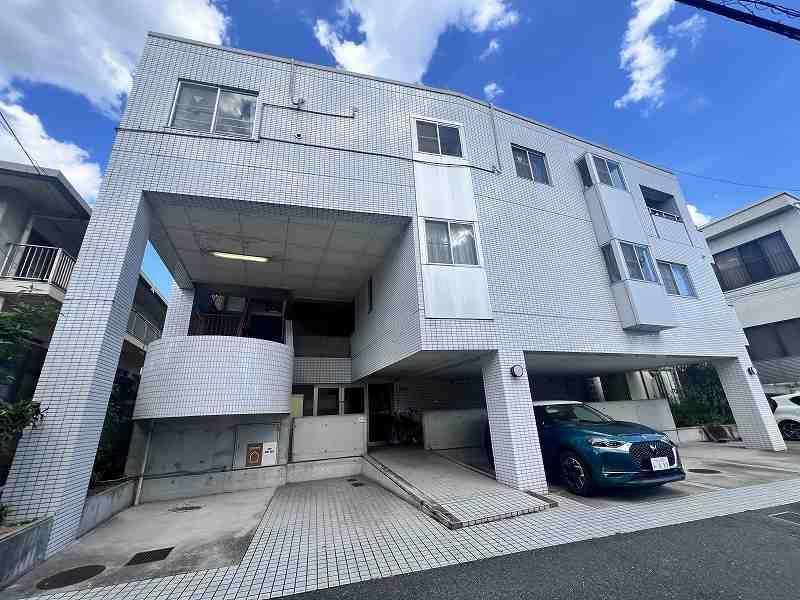 3-Story RC Apartment Building for Sale in Kita Ward, Okayama - Thumbnail 3