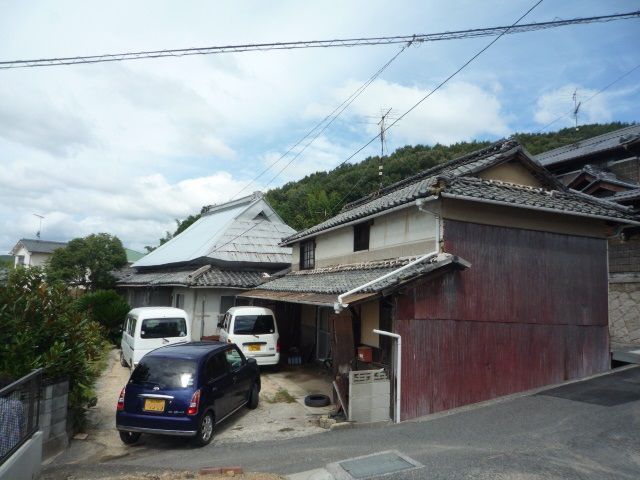 Land for Sale in Okayama with Old House - 327 sqm Plot - Thumbnail 2