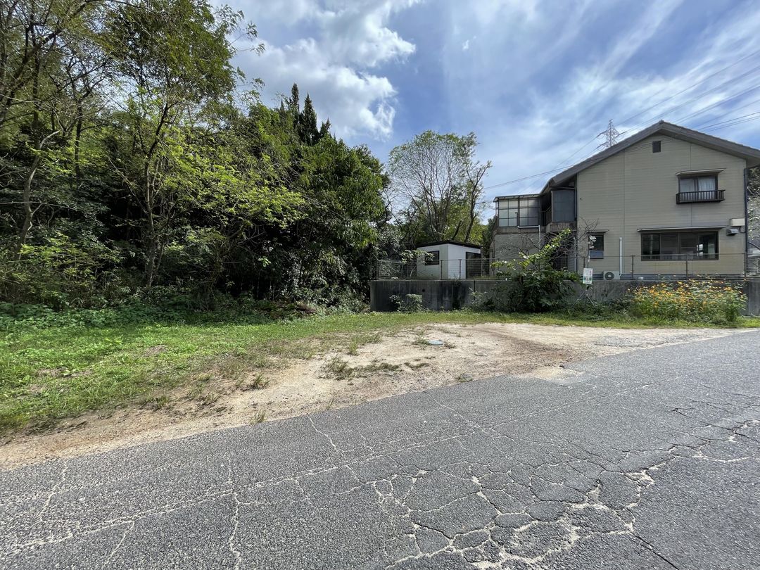 98-Tsubo Land for Sale in Kasaoka, Okayama - Versatile Roadside Plot - Thumbnail 2