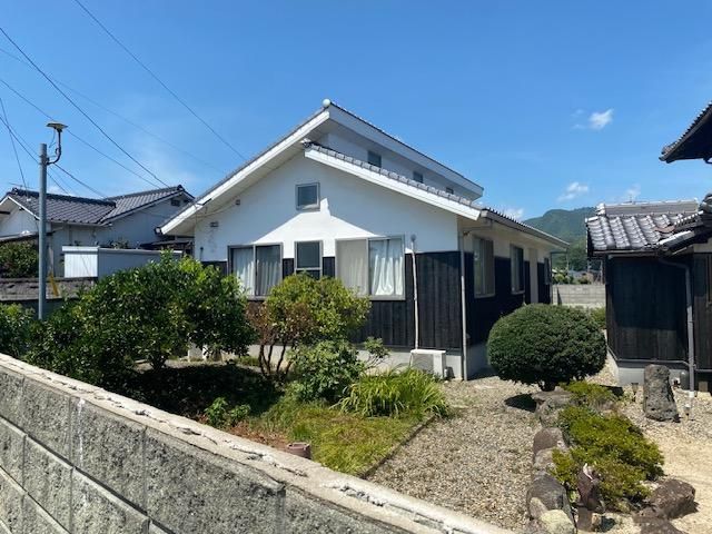 7LDK Renovated House with Two Buildings on Large Lot in Setouchi, Okayama - Thumbnail 2