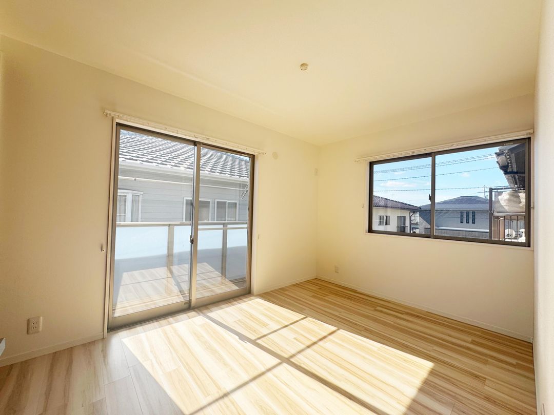 All-Electric Duplex with Solar Panels in Kurashiki, Okayama - Thumbnail 2
