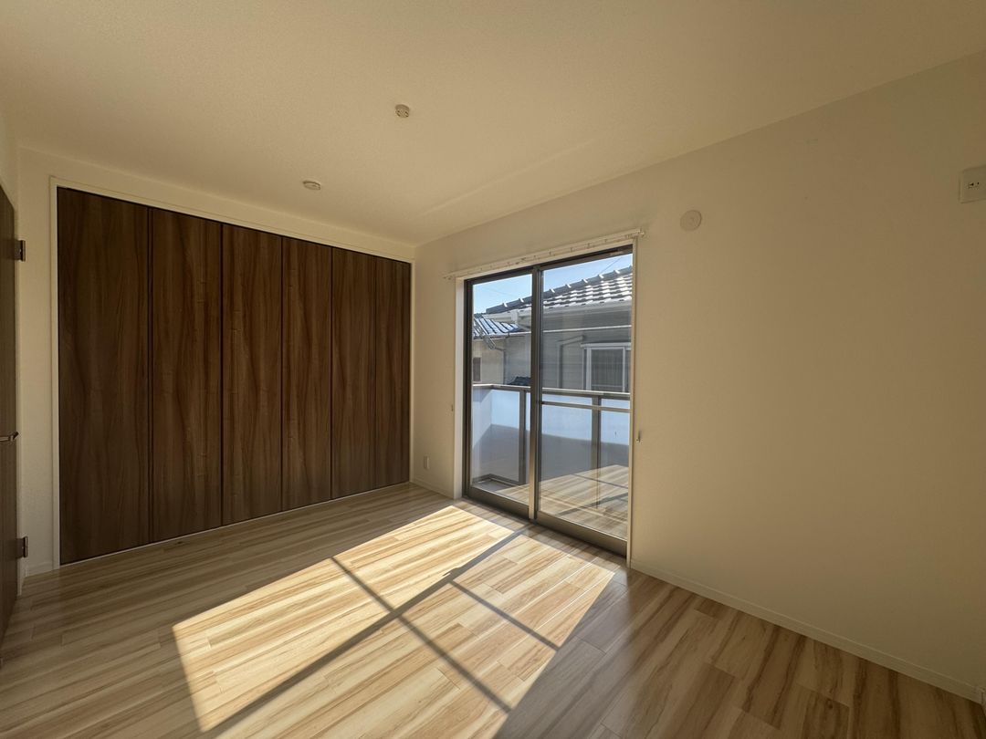 All-Electric Duplex with Solar Panels in Kurashiki, Okayama - Thumbnail 3