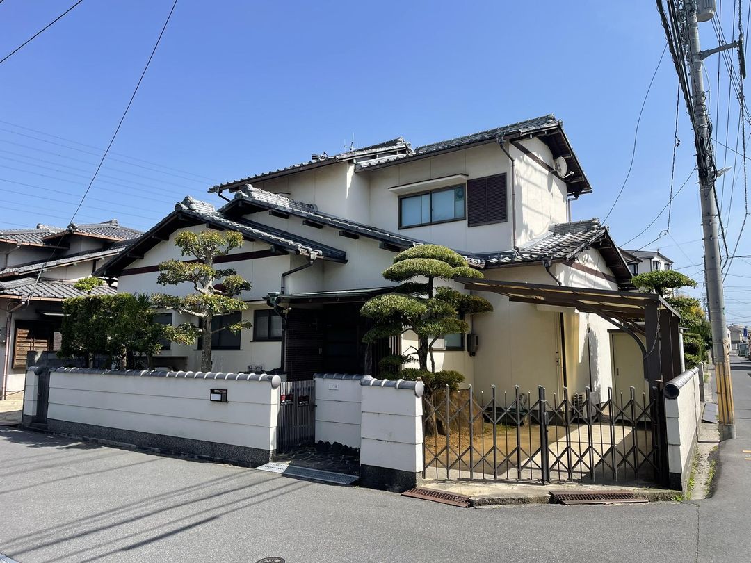 5LDK Detached House on Corner Lot in Okayama | 1976 Build, 1997 Renovation - Thumbnail 2