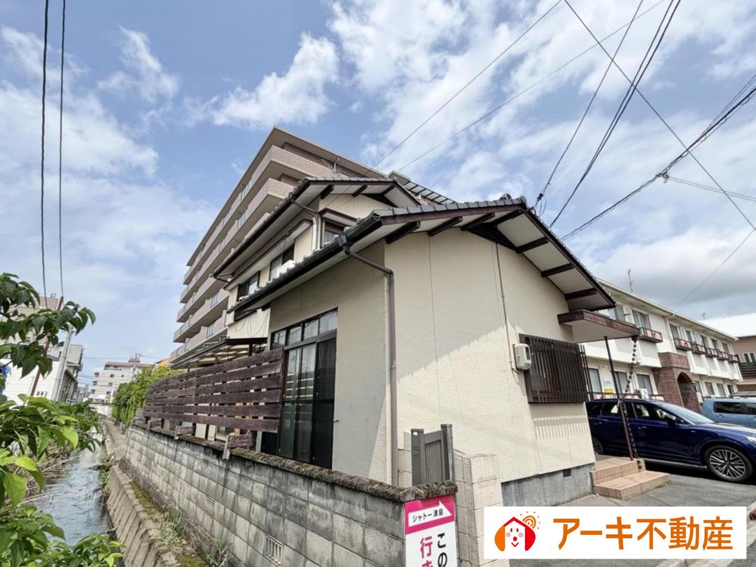 Multi-Unit Apartment Building with Solar Power in Okayama City - Thumbnail 4