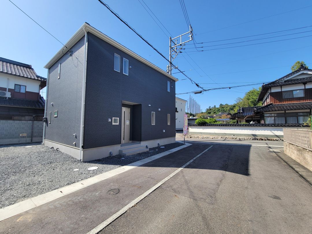 New 4LDK House in Tsuyama with EV Charging & Security - Thumbnail 3