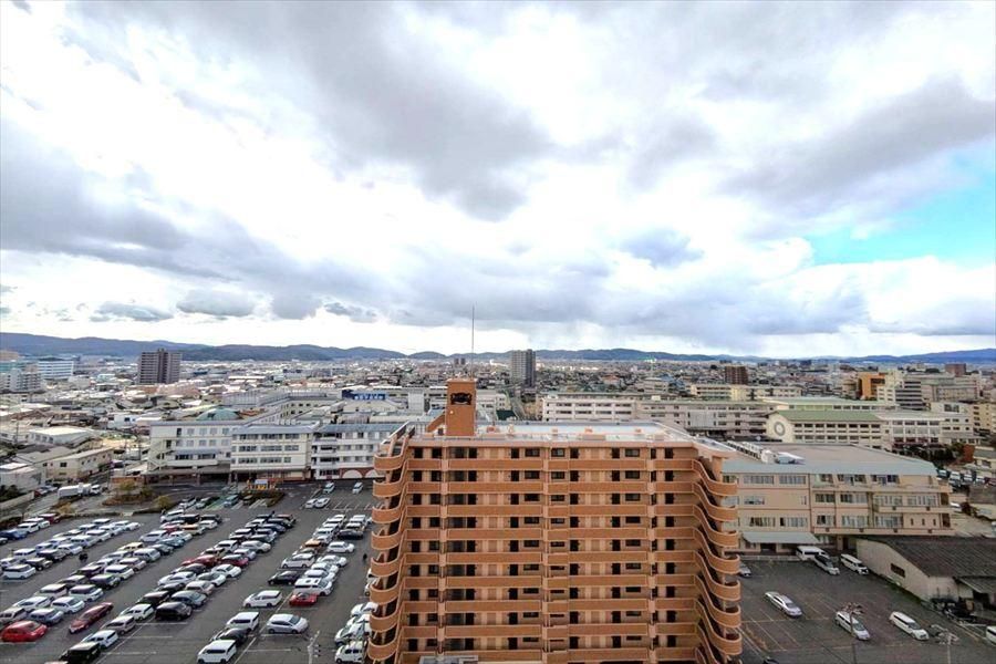 Renovated 3LDK Top-Floor Apartment for Sale in Kurashiki - Thumbnail 2