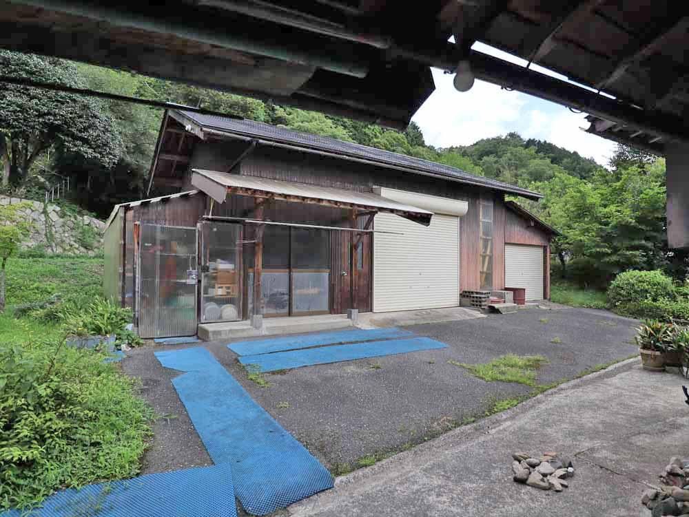 Spacious 4LDK house with strawberry field in Maniwa - Thumbnail 3