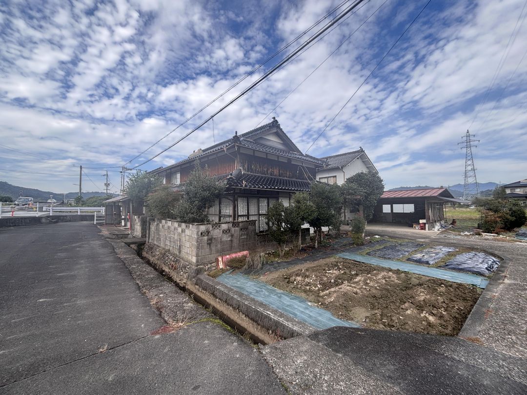 8DK Countryside Home with Farmland in Kagamino, Okayama - Thumbnail 2