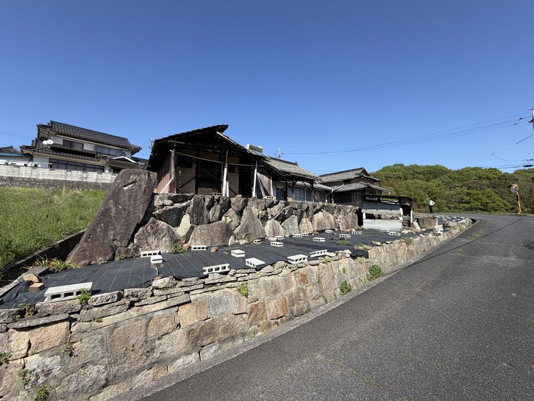 Land with Old House for Sale in Kasaoka, Okayama - 634 sqm - Thumbnail 2