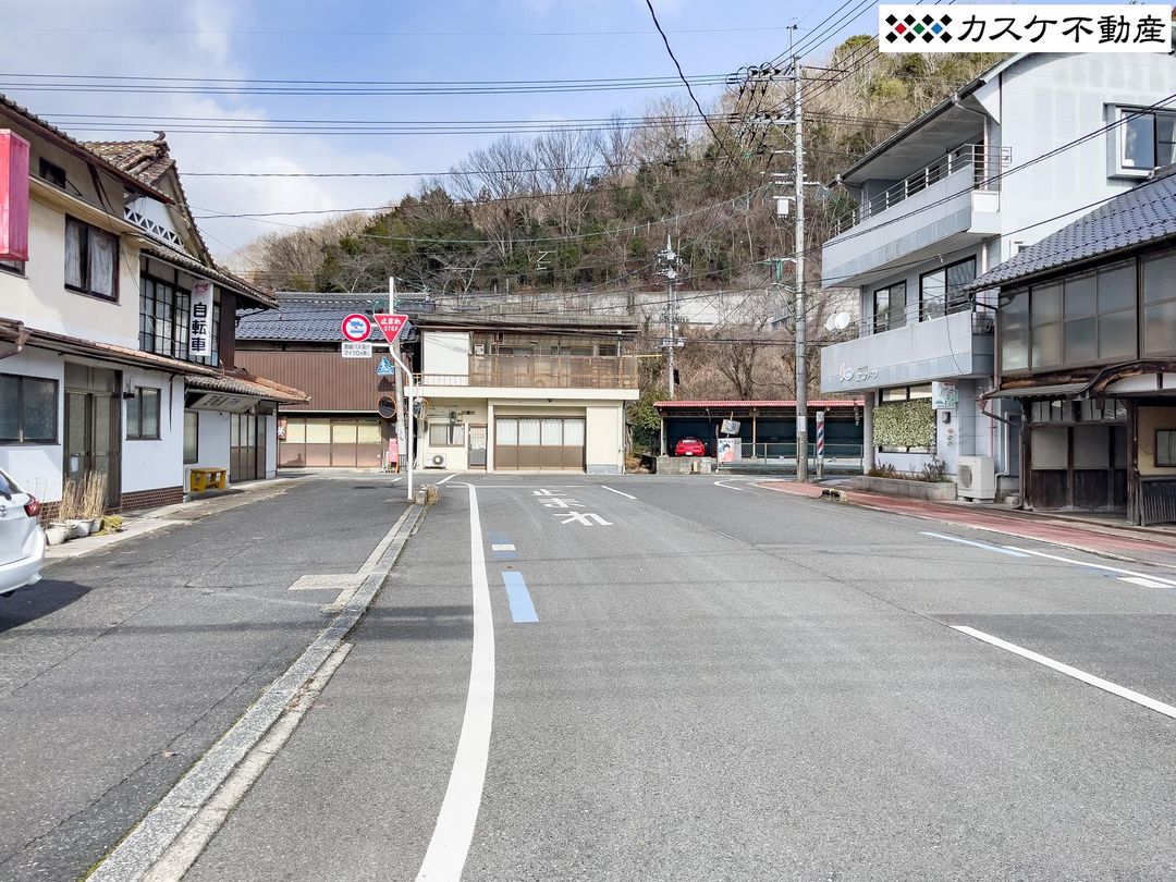 Corner Shop for Sale in Front of Mimasaka-Ochiai Station, Okayama - Thumbnail 2