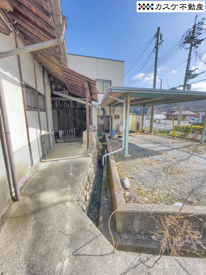 Corner Shop for Sale in Front of Mimasaka-Ochiai Station, Okayama - Thumbnail 3