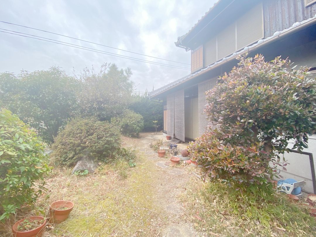 Traditional 8DK House on 3061 sqm Land in Kurashiki, Okayama - Thumbnail 3