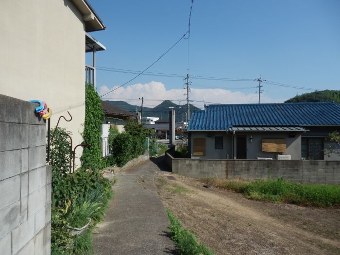 245-Tsubo Land with Old House for Redevelopment in Kasaoka, Okayama - Thumbnail 2