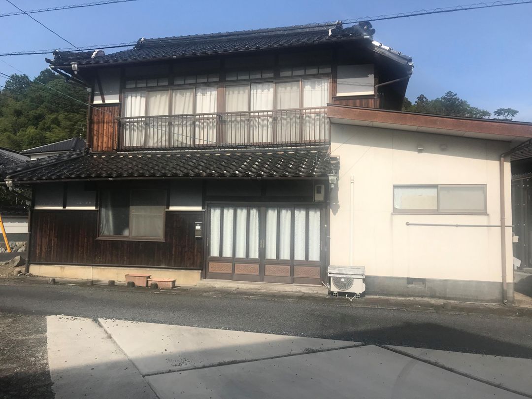 Traditional 5DK House with Detached Garage & Rooms in Katsuyama - Thumbnail 3