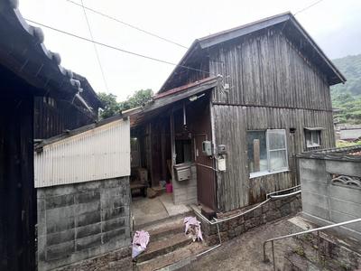 Miraculous House Survived Fire on Mutsuki Island — House, Matsuyama, Ehime