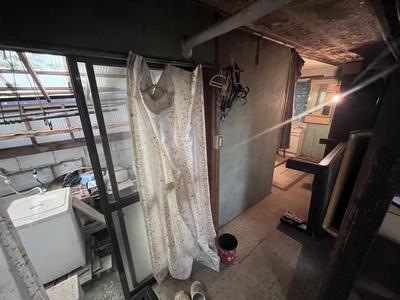 Miraculous House Survived Fire on Mutsuki Island — House, Matsuyama, Ehime