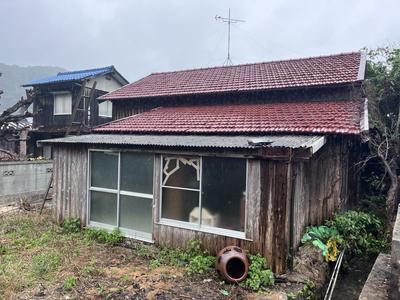 Miraculous House Survived Fire on Mutsuki Island — House, Matsuyama, Ehime