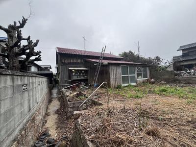 Miraculous House Survived Fire on Mutsuki Island — House, Matsuyama, Ehime
