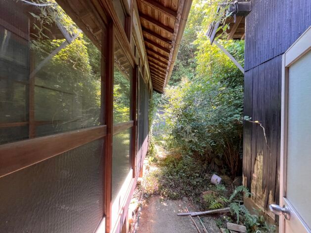 Unique Folk House on Nishigami Island, Ehime - Thumbnail 2