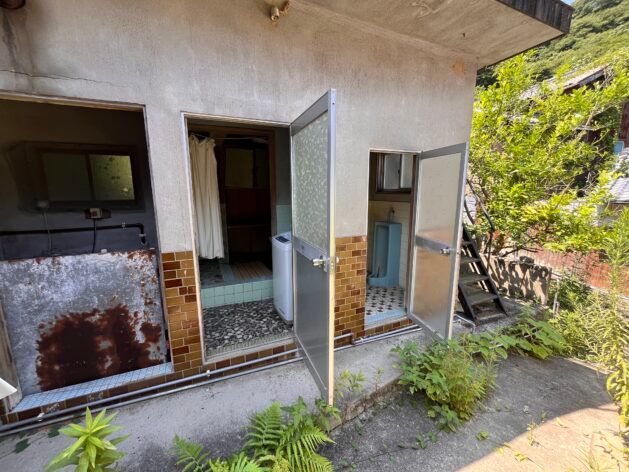 Unique Folk House on Nishigami Island, Ehime - Image 1