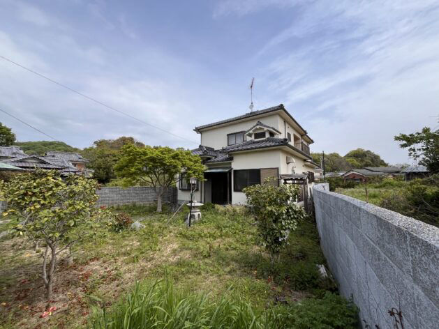 Spacious Island Home with Garden and Hearth in Ehime - Thumbnail 4