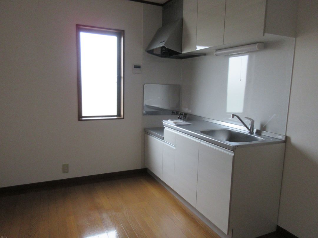 Renovated 2DK Apartment for Rent in Mitsuke, Niigata - Thumbnail 4