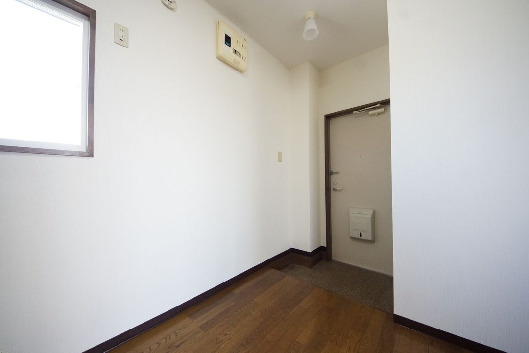 2K Apartment for Rent in Nagaoka, Niigata - Top Floor, Parking - Thumbnail 2