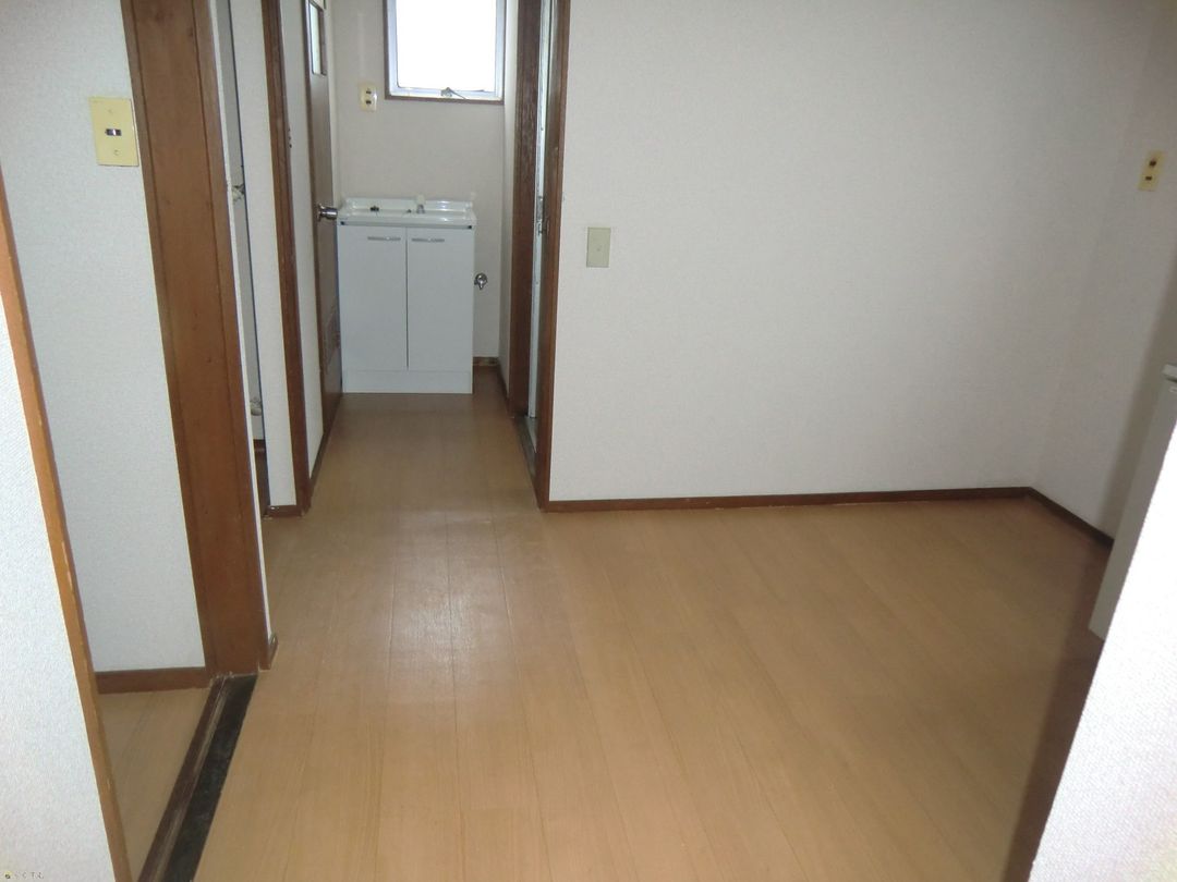 Renovated 3DK Apartment for Rent in Mitsuke, Niigata - Thumbnail 4