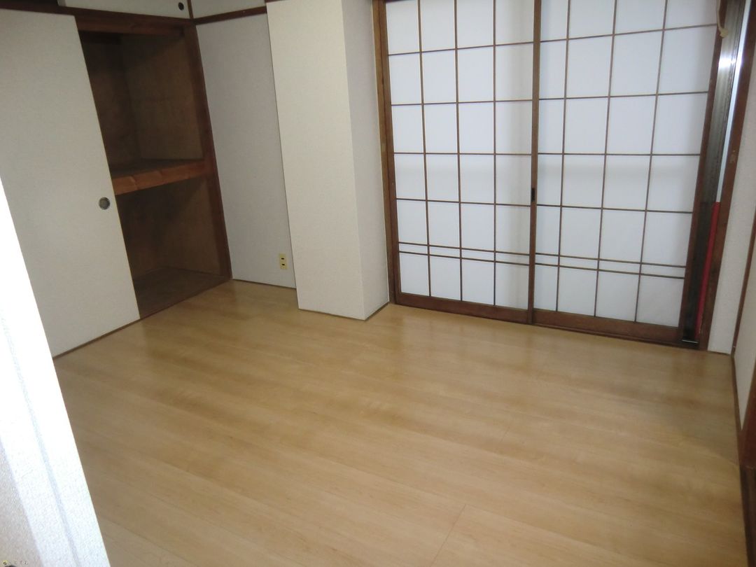 Renovated 3DK Apartment for Rent in Mitsuke, Niigata - Thumbnail 2