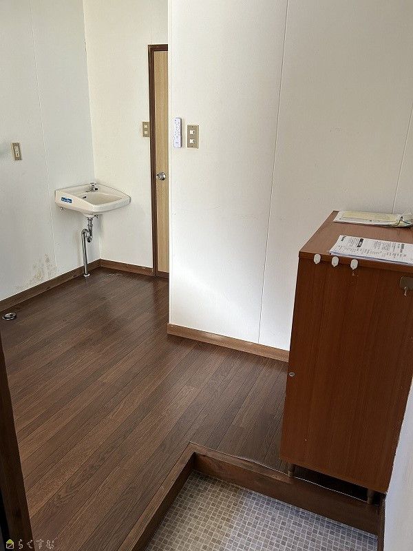 Retro 1K Apartment for Rent in Nagaoka with Free Parking - Thumbnail 2