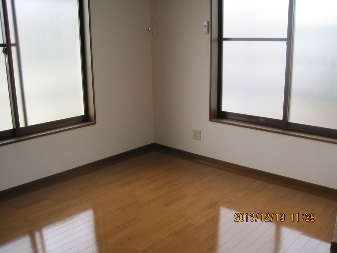 1K Apartment for Rent in Kashiwazaki, Niigata - 30,000 Yen - Thumbnail 2
