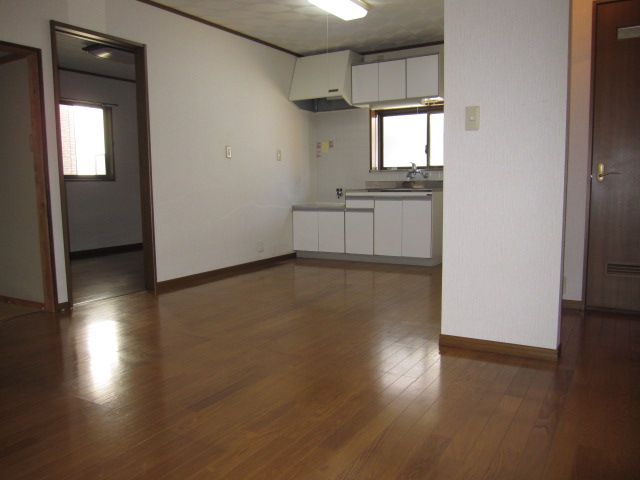 Rent 2LDK Apartment in Kashiwazaki, Niigata - Maison Happiness - Thumbnail 3