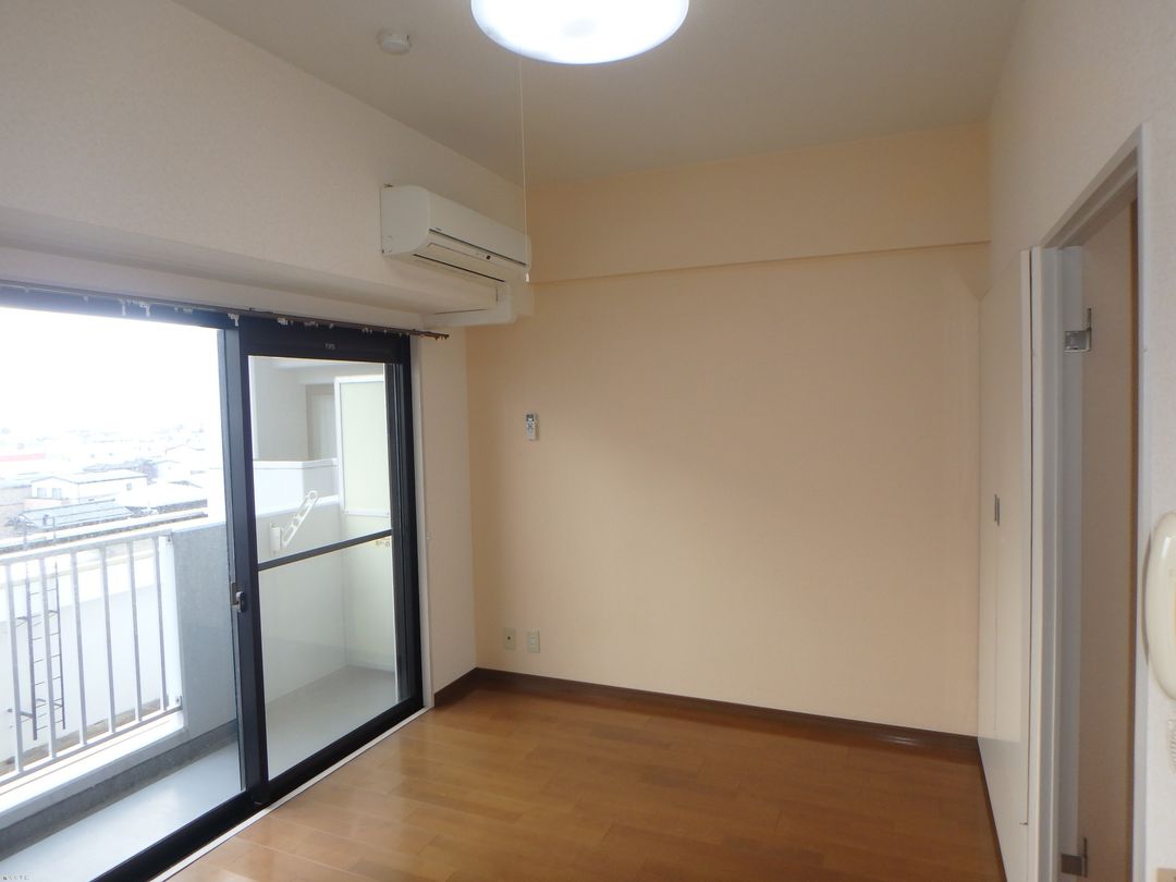 Rexel Nagaoka 1K Apartment for Rent in Central Nagaoka - Thumbnail 2