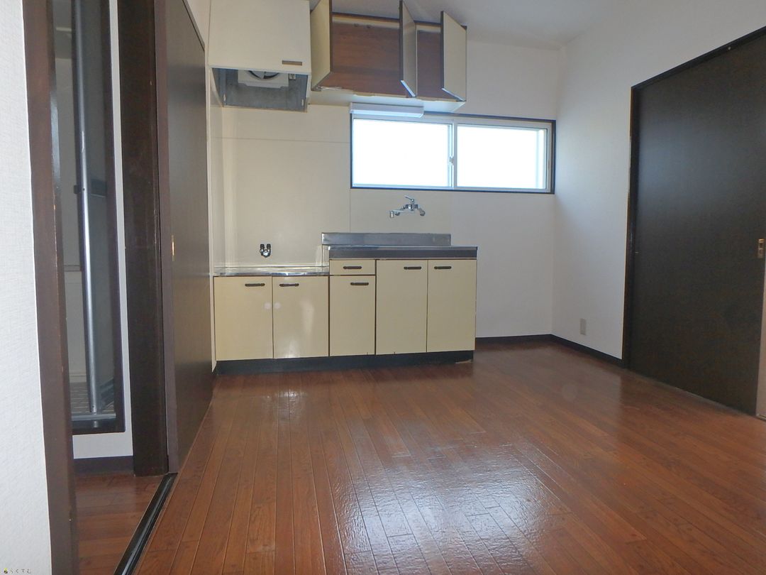 3DK Apartment with Sunroom & Free Parking in Nagaoka, Niigata - Thumbnail 2