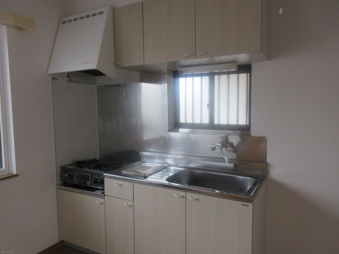 Renovated 2DK Apartment for Rent in Mitsuke, Niigata - Thumbnail 3