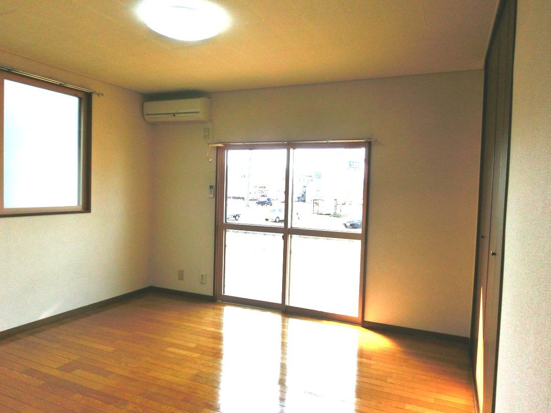 1K Apartment for Rent in Nagaoka, Niigata with Free Wi-Fi - Thumbnail 2