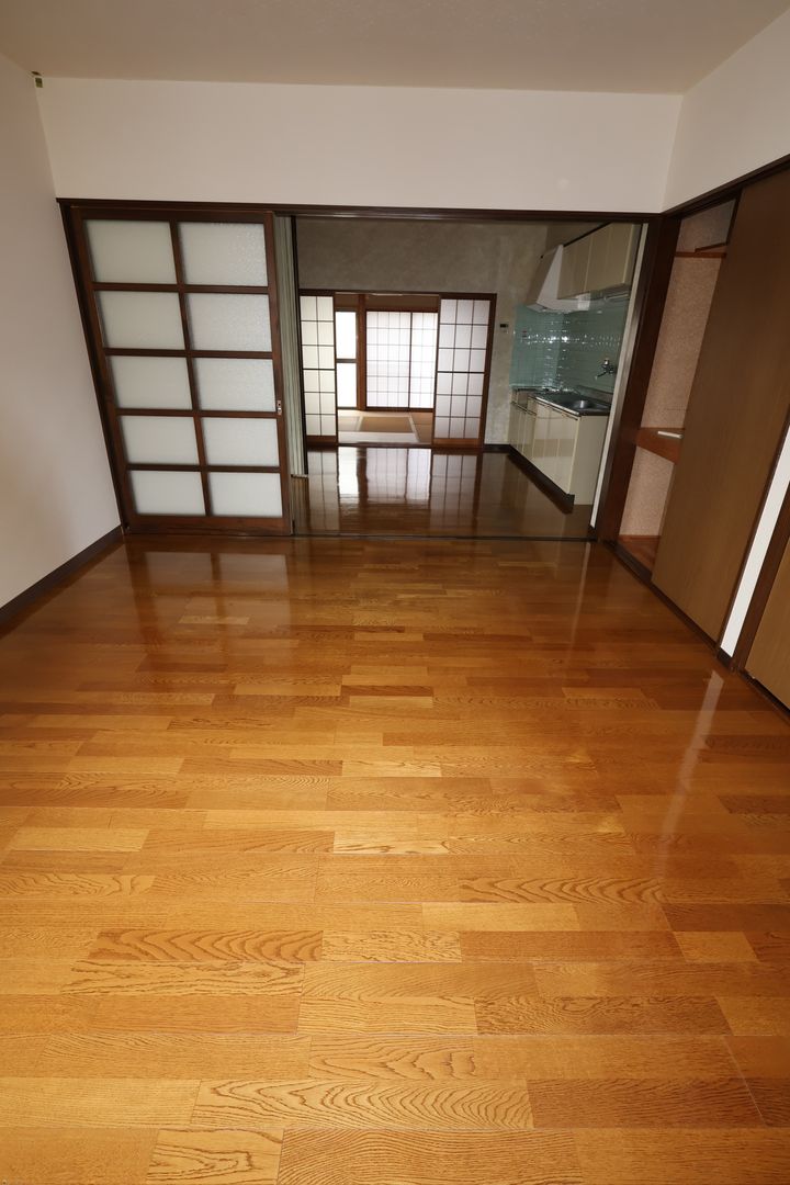 Spacious 2DK Apartment for Rent in Mitsuke, Niigata - Thumbnail 4