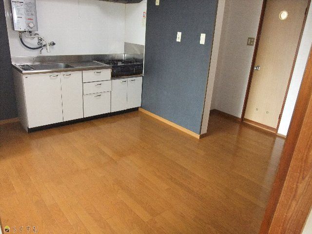3DK Apartment for Rent in Kashiwazaki, Niigata - 40,000 Yen - Thumbnail 2